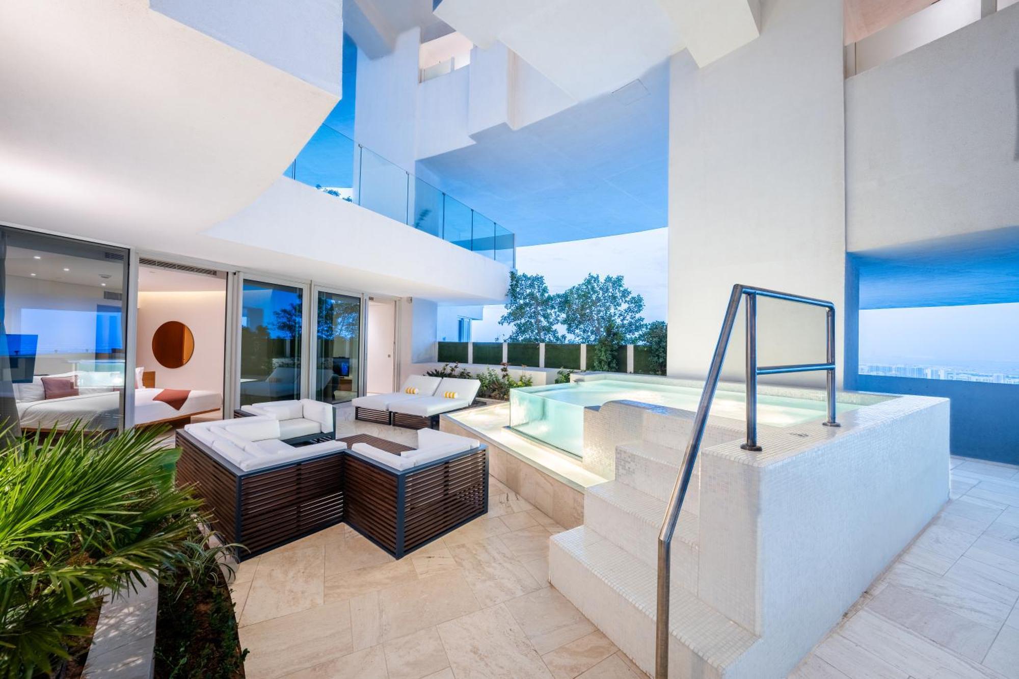 Five Jumeirah Village فندق دبي